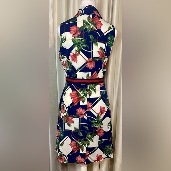 O25 - Runway Paris - Floral print collar sleeveless dress. - Picture 2 of 4